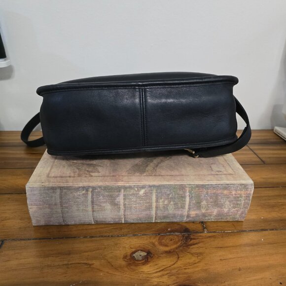 Coach Black and Gold Crossbody Bag with Turn-Lock Closure - Picture 4 of 7